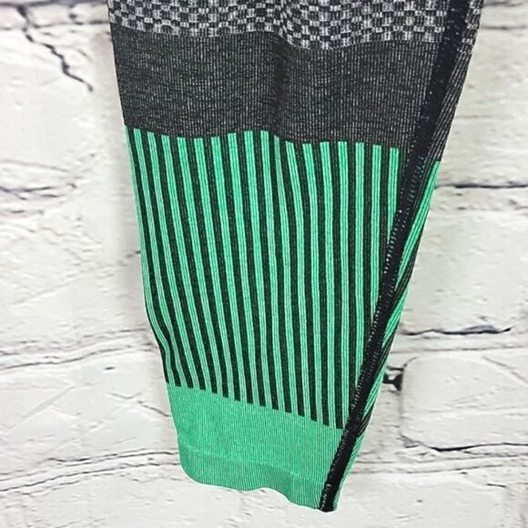 GapFit
Motion Leggings - Picture 3 of 8